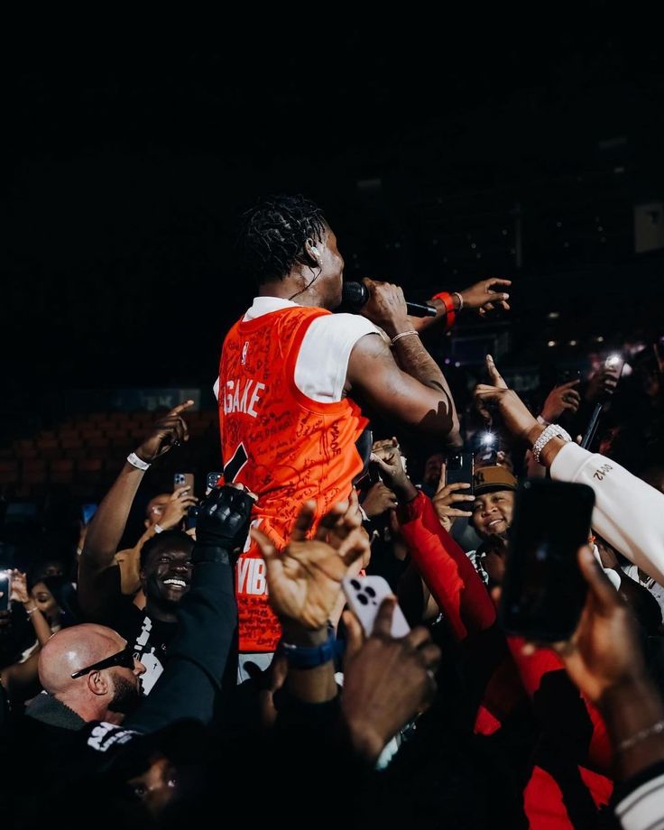 Asake Crowd